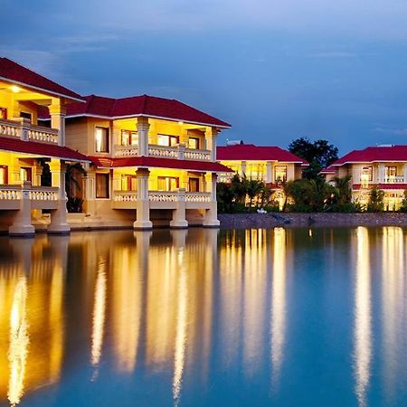 Regency Lagoon Resort Раджкот Экстерьер фото