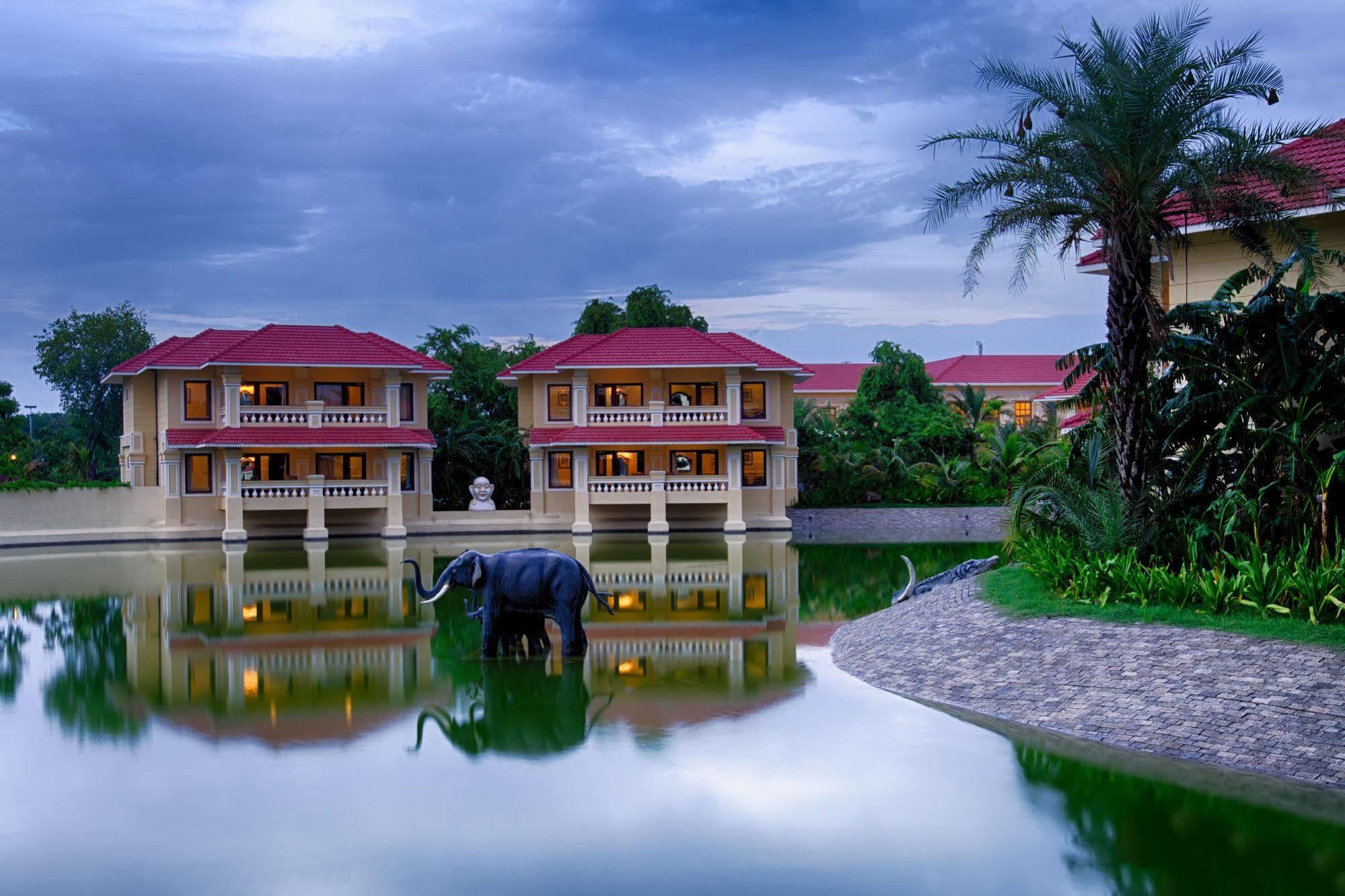 Regency Lagoon Resort Раджкот Экстерьер фото