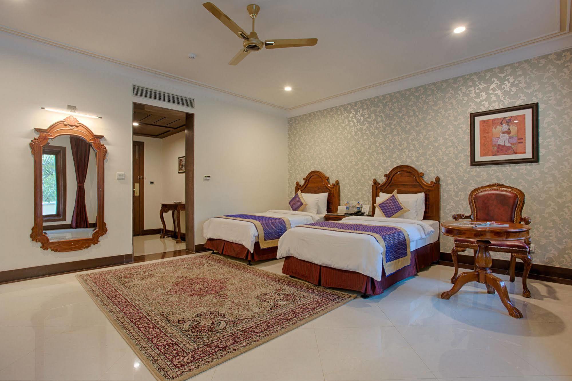 Regency Lagoon Resort Раджкот Экстерьер фото