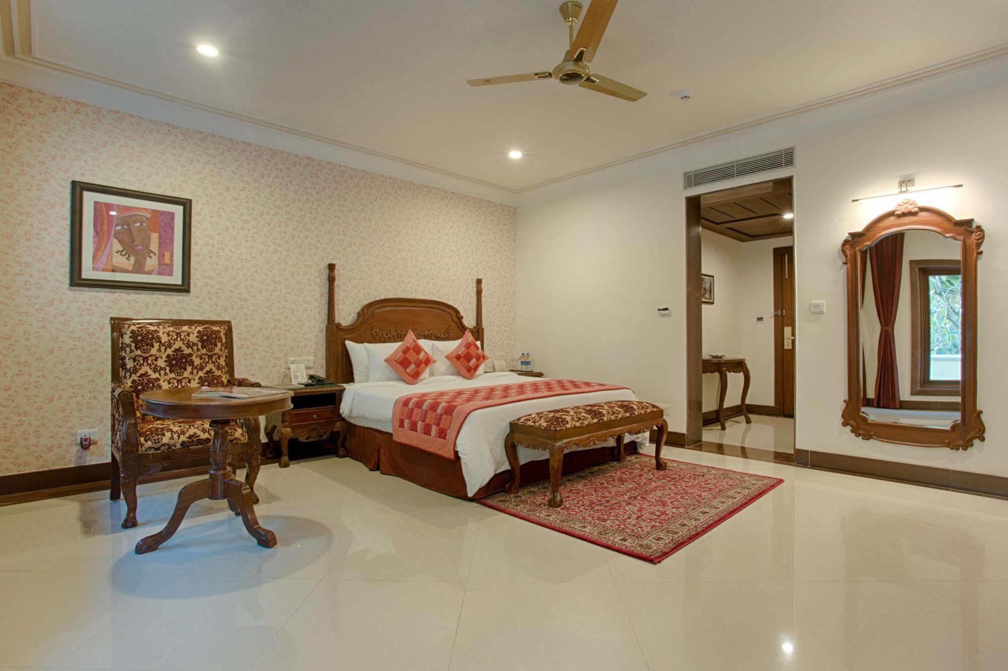 Regency Lagoon Resort Раджкот Экстерьер фото