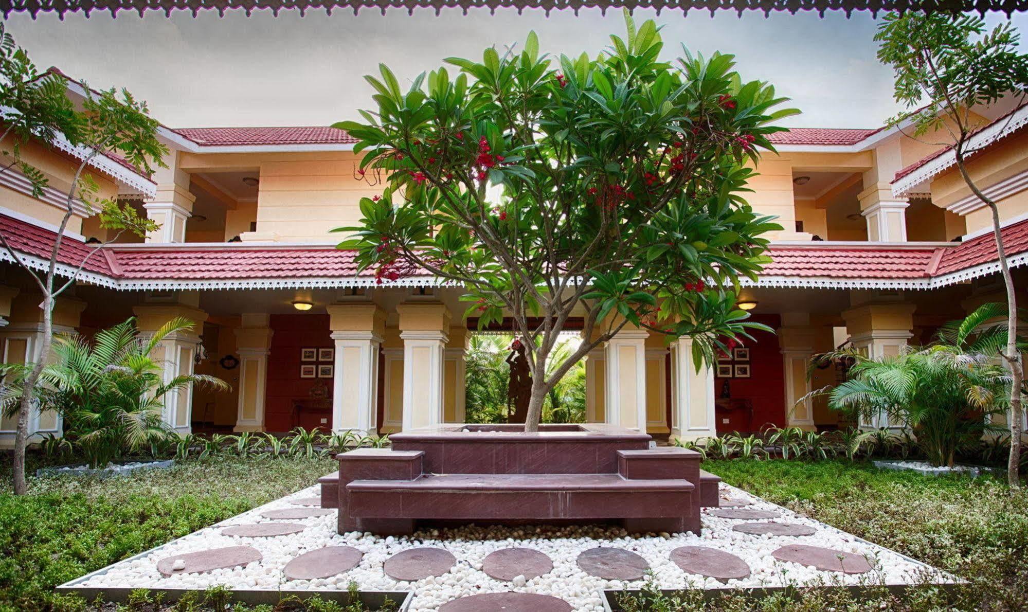 Regency Lagoon Resort Раджкот Экстерьер фото